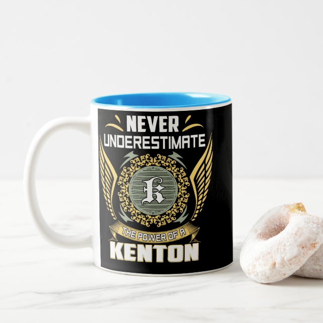 Caneca De Café Em Dois Tons Never Underestimate The Power Of A Kenton (Com Donut)
