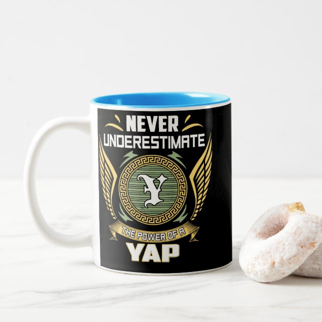 Caneca De Café Em Dois Tons Never Underestimate The Power Of A Yap (Com Donut)