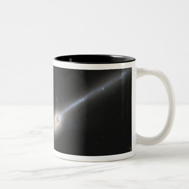 Caneca De Café Em Dois Tons NGC 4676, também conhecida como Galáxias de Ratos (Direita)
