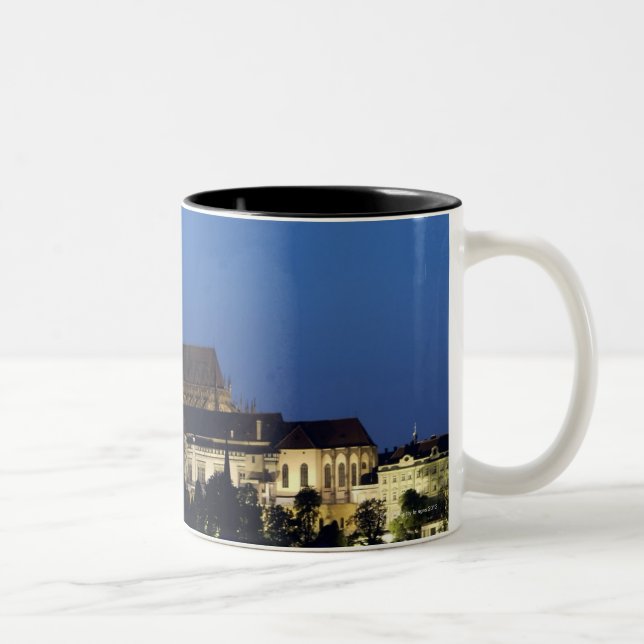 Caneca De Café Em Dois Tons Nighttime em Praga, república checa (Direita)