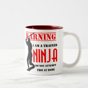 Caneca De Café Em Dois Tons Ninja treinado