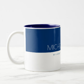 Caneca De Café Em Dois Tons Nome e cargo do monograma personalizado azul do oc