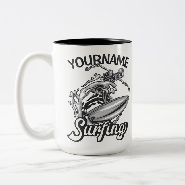 Caneca De Café Em Dois Tons Nome personalizado Surfer Big Wave Skeleton surfin (Esquerda)