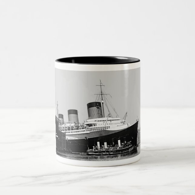 Caneca De Café Em Dois Tons Normandie entra no porto de NY (Centro)