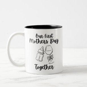Caneca De Café Em Dois Tons Nosso Primeiro Dia de as mães Juntos Mug