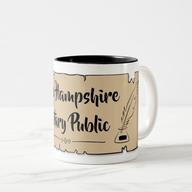 Caneca De Café Em Dois Tons Nova Hampshire Notary Public Scroll Feather (Frente Esquerda)