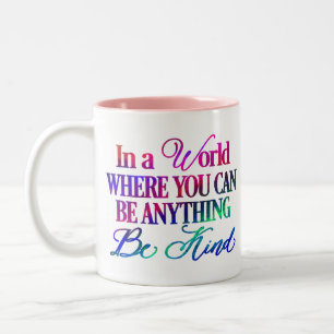 Caneca De Café Em Dois Tons Num mundo onde você pode ser qualquer coisa...Sej