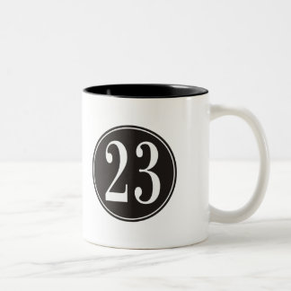 Caneca De Café Em Dois Tons Número 23 - Círculo preto (parte dianteira)