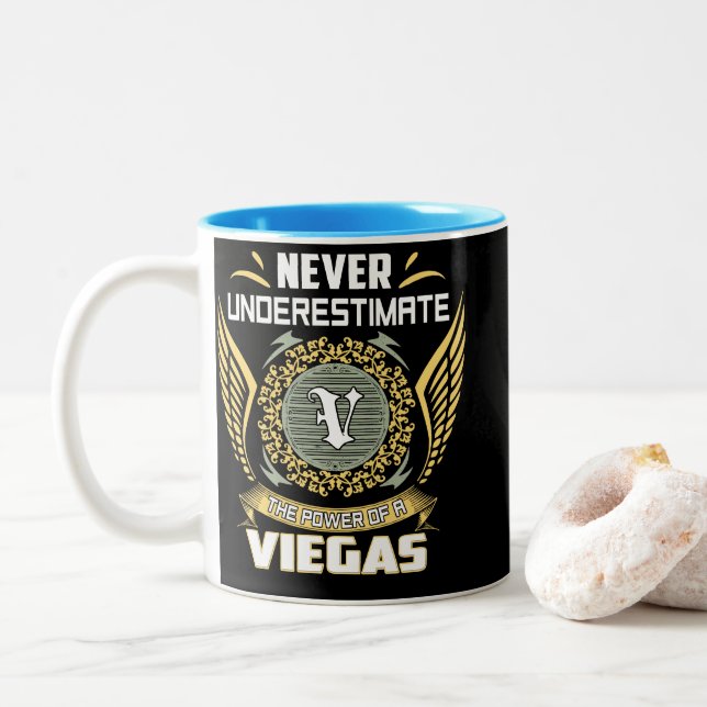 Caneca De Café Em Dois Tons Nunca Subestime O Poder De Um Viegas (Com Donut)