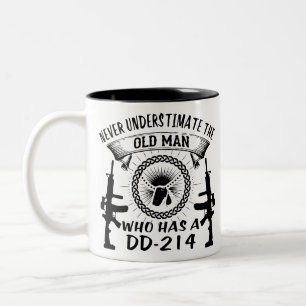 Caneca De Café Em Dois Tons Nunca Subestime O Velho Que Tem Um DD-214