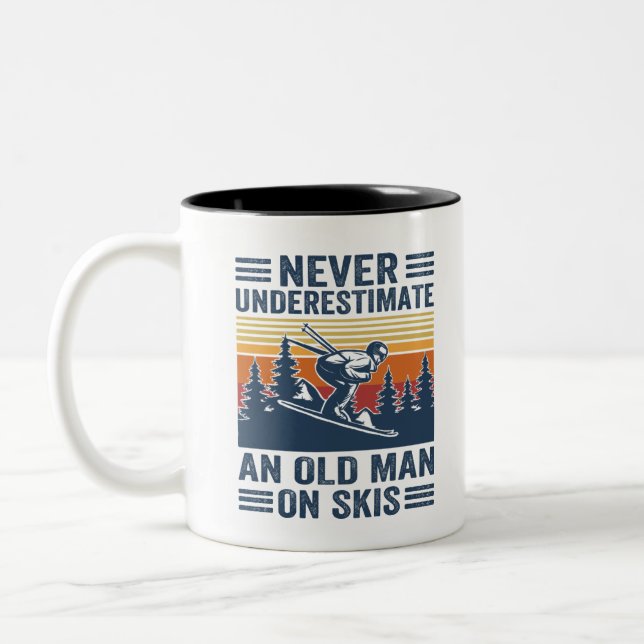 Caneca De Café Em Dois Tons nunca subestime um velho em esquis (Esquerda)