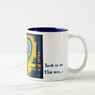 Caneca De Café Em Dois Tons O amor azul do abstrato do coração do amor está na