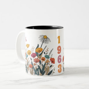 Caneca De Café Em Dois Tons O Ano de Nascimento de Flor Selvagem das Mulheres 