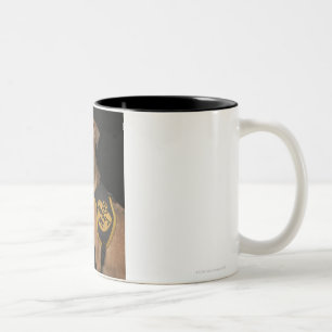 Caneca De Café Em Dois Tons O cão do salvamento de Brown com adota-me veste