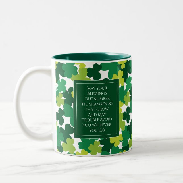 Caneca De Café Em Dois Tons O dia de St Patrick Monogrammed com bênção (Esquerda)
