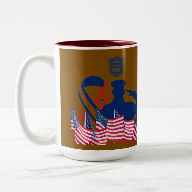Caneca De Café Em Dois Tons O estandarte de honra marrom (Esquerda)