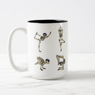 Caneca De Café Em Dois Tons O exercício de esqueleto engraçado da ioga levanta