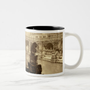Caneca De Café Em Dois Tons O grande banho romano, banho (foto de b/w)