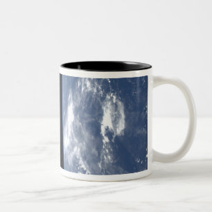 Caneca De Café Em Dois Tons O horizonte e a obscuridade da terra do espaço 2
