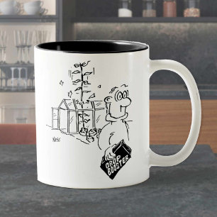 Caneca De Café Em Dois Tons O Jardineiro Fertiliza Suas Culturas. Engraçado
