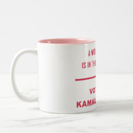 CANECA DE CAFÉ EM DOIS TONS O LUGAR DE UMA MULHER É EM...