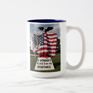 Caneca De Café Em Dois Tons O lugar de uma mulher está na resistência