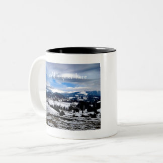Caneca De Café Em Dois Tons o mundo é tranquilo aqui