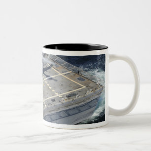 Caneca De Café Em Dois Tons O navio de combate litoral USS Freedom