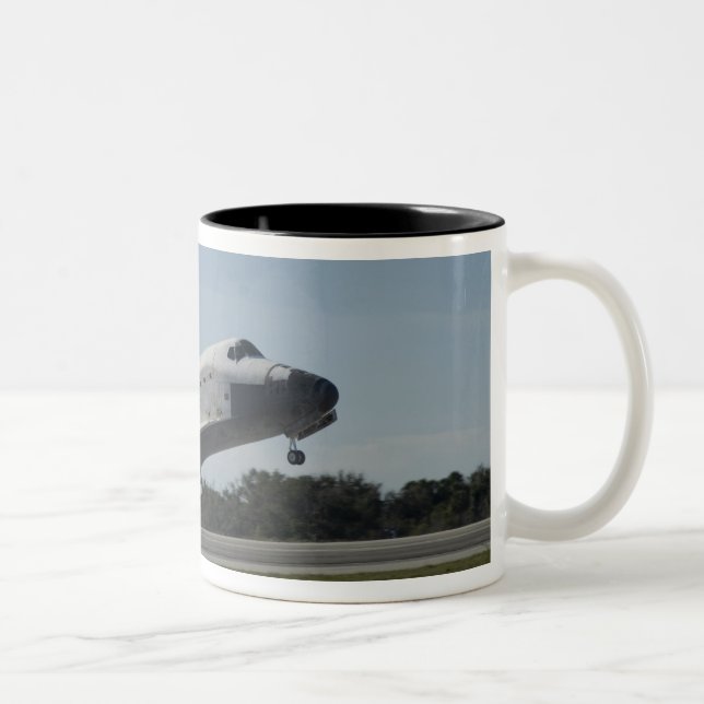Caneca De Café Em Dois Tons O ônibus espacial Atlantis toca 2 (Direita)