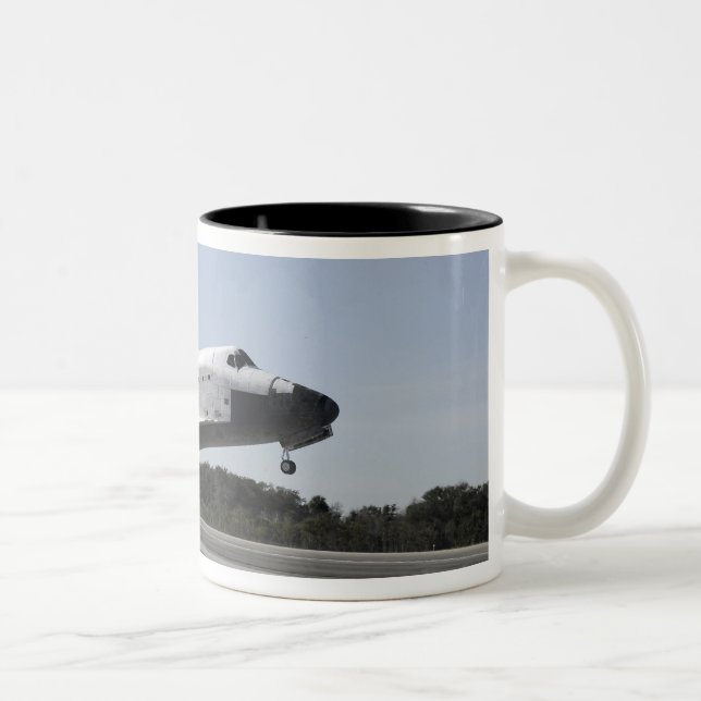 Caneca De Café Em Dois Tons O ônibus espacial Atlantis toca 3 (Direita)