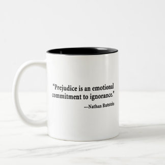 Caneca De Café Em Dois Tons O preconceito é um compromisso emocional à