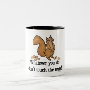 Caneca De Café Em Dois Tons O que quer que você faz, não toque nos loucos!