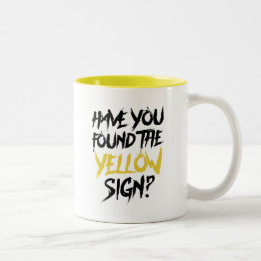 Caneca De Café Em Dois Tons O rei no amarelo manda-o encontrar o sinal amarelo