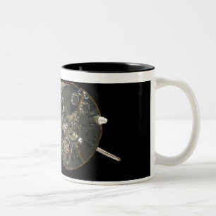 Caneca De Café Em Dois Tons O telescópio espacial de Hubble na órbita acima 
