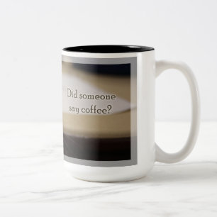 Caneca De Café Em Dois Tons O tempo dois do café de Rattie tonificou a caneca