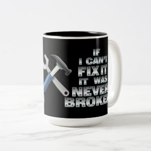 Caneca De Café Em Dois Tons O trabalhador manual utiliza ferramentas o humor