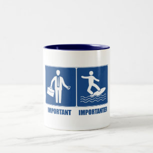 Caneca De Café Em Dois Tons O Trabalho É Importante, O Surfe De Água É Impo
