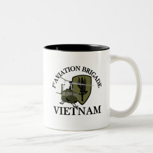 Caneca De Café Em Dois Tons ø Veterinário Huey de Vietnam dos BDE dos AVN