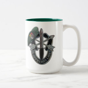 Caneca De Café Em Dois Tons ó Veterinários dos veteranos das boinas verdes d