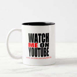 Caneca De Café Em Dois Tons Olhe-me em YouTube | modernos (escuro)