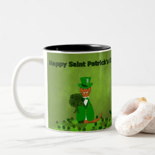 Caneca De Café Em Dois Tons Oliver a Lontra Colhendo Trevos - Dia de São Patrí