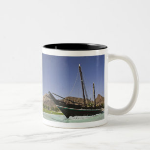 Caneca De Café Em Dois Tons Omã, Mascate, Al Bustan. Rotatória de Al Bustan,