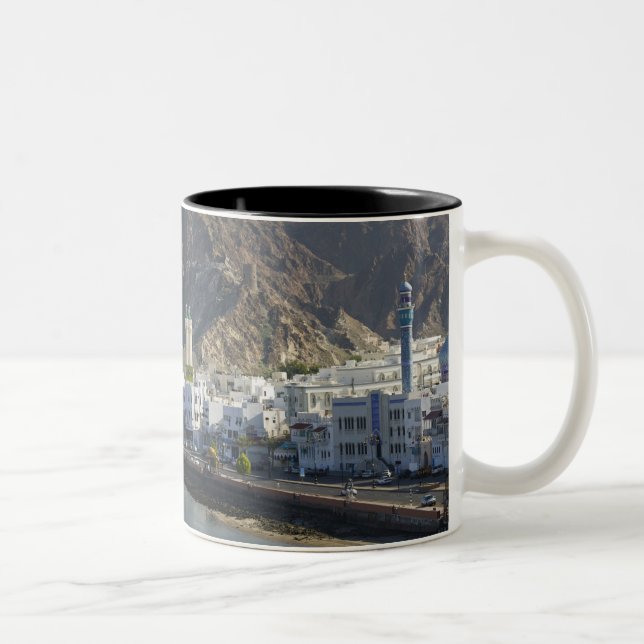 Caneca De Café Em Dois Tons Oman, Muscat, Mutrah. Edifícios ao longo de Mutrah (Direita)