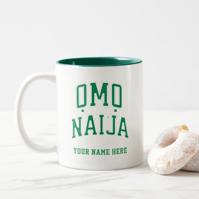 Caneca De Café Em Dois Tons Omo-Naija — Nigeriana Personalizada (Com Donut)