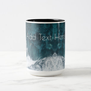 Caneca De Café Em Dois Tons Ondas oceânicas em queda