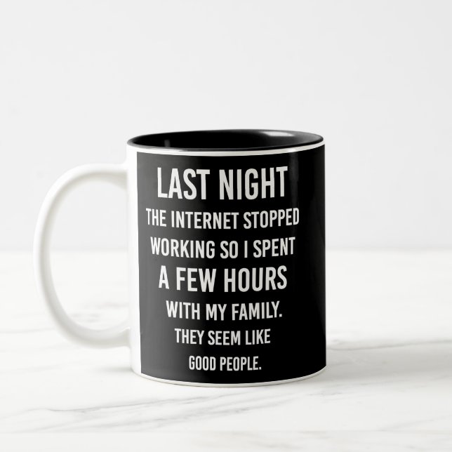 Caneca De Café Em Dois Tons Ontem À Noite A Internet Parou De Funcionar. (Esquerda)