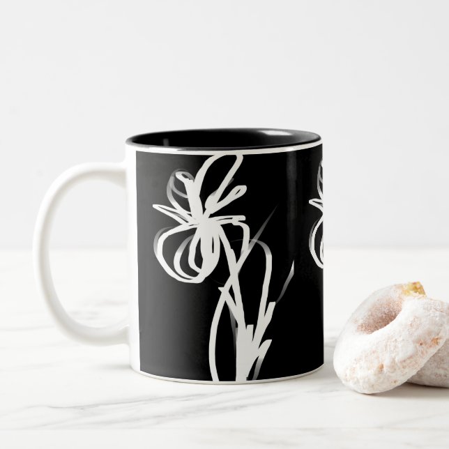 Caneca De Café Em Dois Tons Orquídea Noir: Preto e Branco Abstrato (Com Donut)