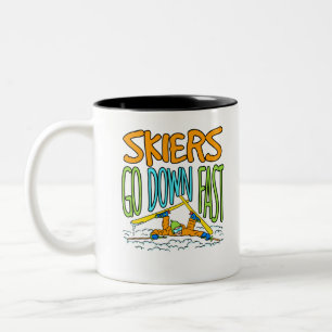 Caneca De Café Em Dois Tons Os esquiadores descem rápido esqui esquiando esqu