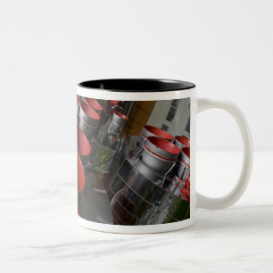 Caneca De Café Em Dois Tons Os propulsores da nave Soyuz TMA-14 2