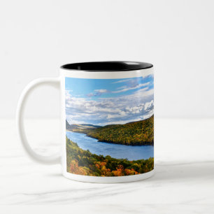 Caneca De Café Em Dois Tons "Outono no Lago das Nuvens"